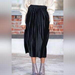 Elegant Black Pleated Maxi Skirt for Cocktail Events